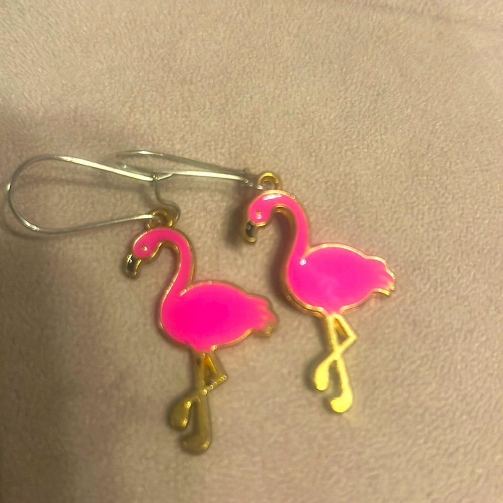Super cute hot pink flamingo earrings